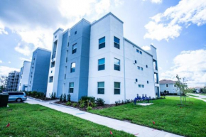 Comfortable 2BR Condo w/ Lake Views
